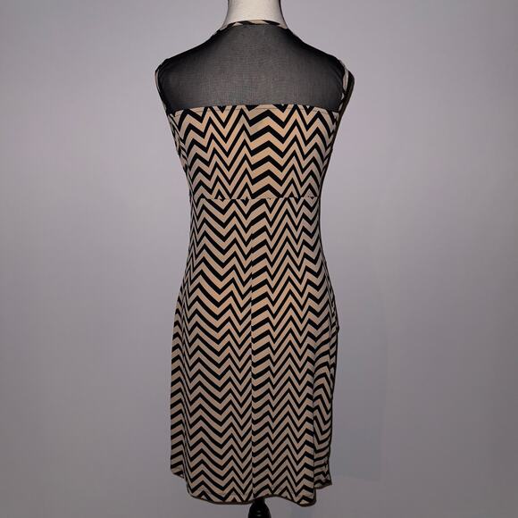 En focus Black & Beige Chevron Sleeveless Stretchy Knit Dress women’s size 8 - Picture 2 of 6